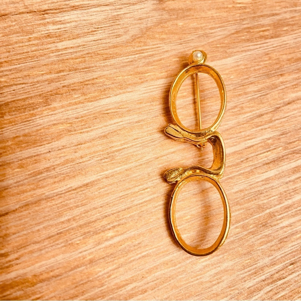 Beautiful Women Gold Eyeglasses Brooch Plush Eyeglasses Holder. - Picture 2 of 3